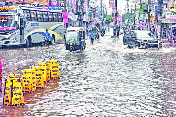 বৃষ্টি হলেই ডুবছে খুলনা