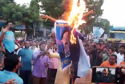 লালমনিরহাটে রাঙ্গার কুশপুত্তলিকা দাহ