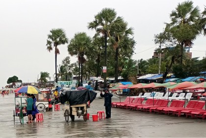 বৈরি আবহাওয়া, কুয়াকাটায় কমেছে পর্যটক