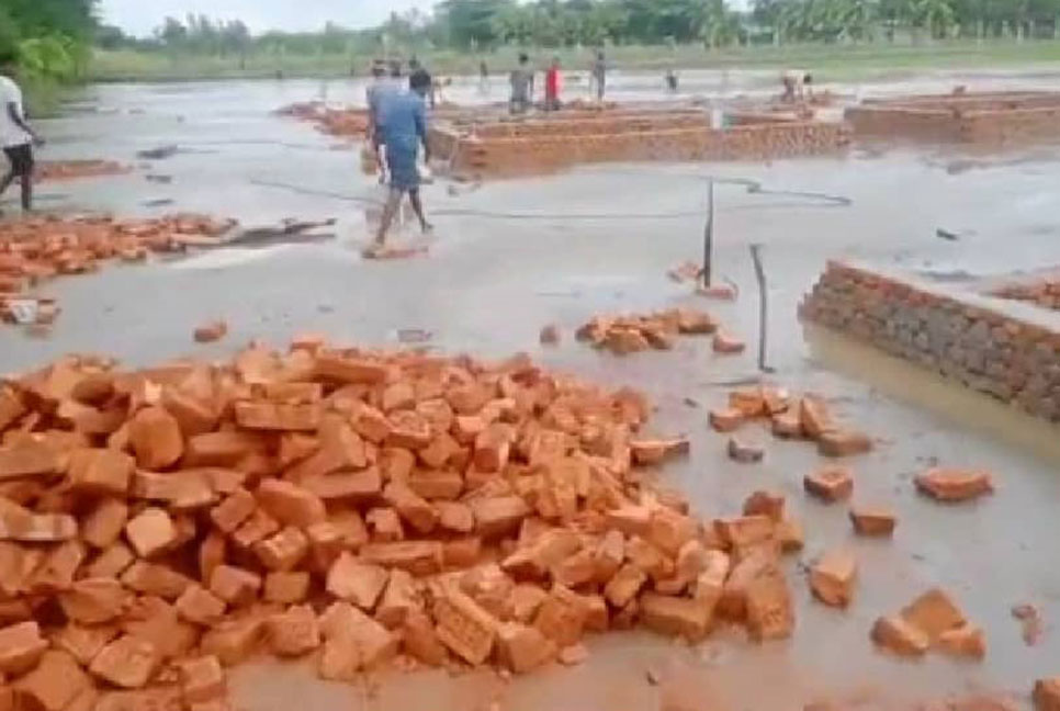 নোয়াখালীতে আশ্রয়ণের ঘর নির্মাণে অনিয়মের অভিযোগ
