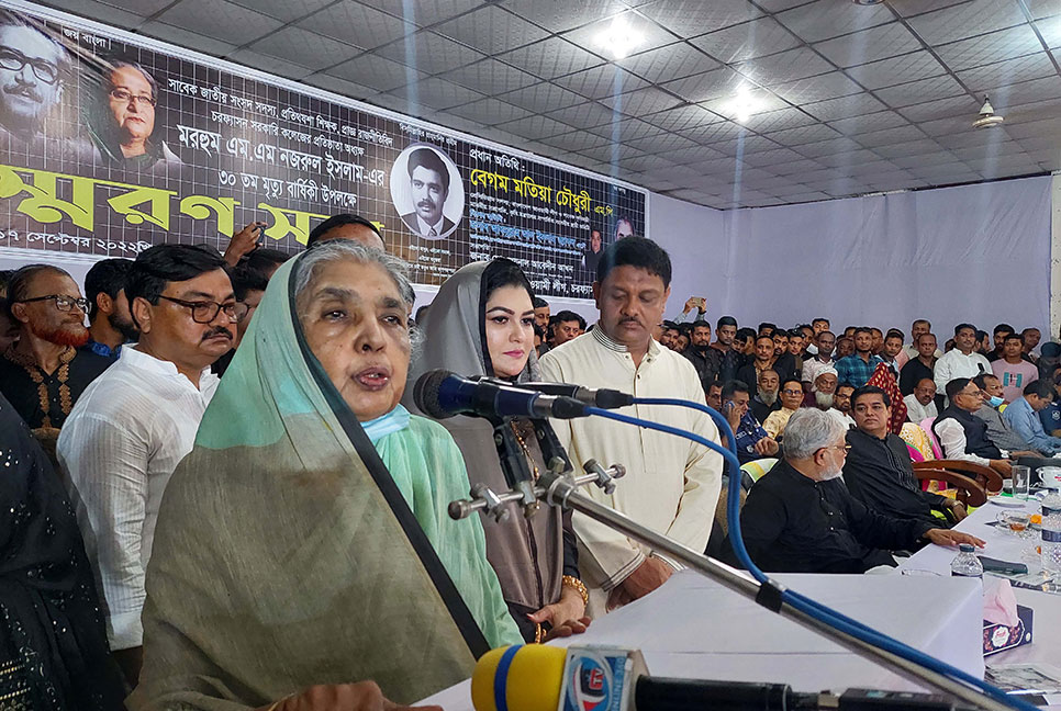 আওয়ামী লীগ সরকারের উন্নয়ন চোখে দেখে না বিএনপি: মতিয়া