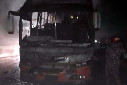 যাত্রীবাহী বাসে আগুন, অল্পের জন্য রক্ষা পেলেন যাত্রীরা