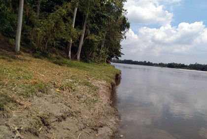 আত্রাই নদীর ভাঙন হুমকিতে দেড় শতাধিক বাড়ি