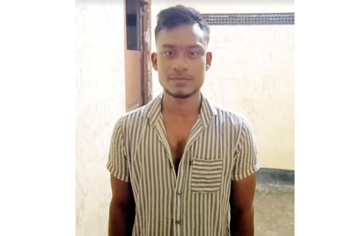 বগুড়ায় ধর্ষণের অভিযোগে
সাবেক ছাত্রলীগ নেতা গ্রেফতার