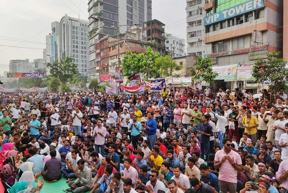 নয়াপল্টনে বিএনপির প্রতিবাদ সমাবেশে নেতাকর্মীদের ঢল

