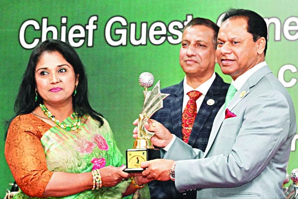 পুরস্কার বিতরণ