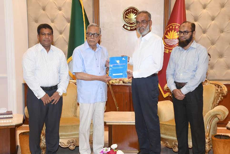 আইন ও নিয়ম মেনে সরকারি অর্থ ব্যয় নিশ্চিত করার নির্দেশনা রাষ্ট্রপতির 

