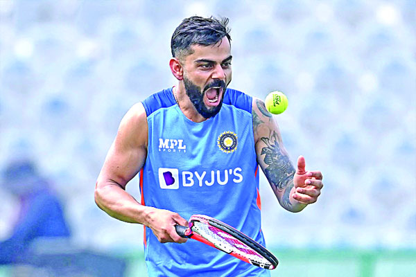 টেনিসে ঘাম ঝরাচ্ছেন কোহলি