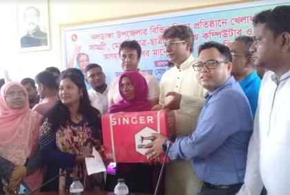 নাটোরে গৃহহীনদের মাঝে সেলাই মেশিন বিতরণ