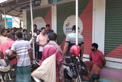 চুয়াডাঙ্গায় ৯৮ বোতল ফেনসিডিলসহ যুবক আটক
