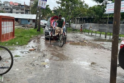 মাত্র দেড়শ ফুট বেহাল সড়কে ভোগান্তি দেড় হাজার শিক্ষার্থীর