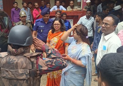 
নাইক্ষ্যংছড়ি তমব্রু সীমান্ত পরিদর্শন করেছেন জেলা প্রশাসক ও পুলিশ সুপার
