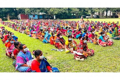 কাহারোলে ক্ষুদ্র নৃগোষ্ঠী ও দলিতদের 
মাঝে আর্থিক সহায়তা প্রদান