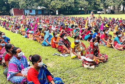 কাহারোলে আদিবাসী ও দলিতদের মাঝে আর্থিক সহায়তা প্রদান