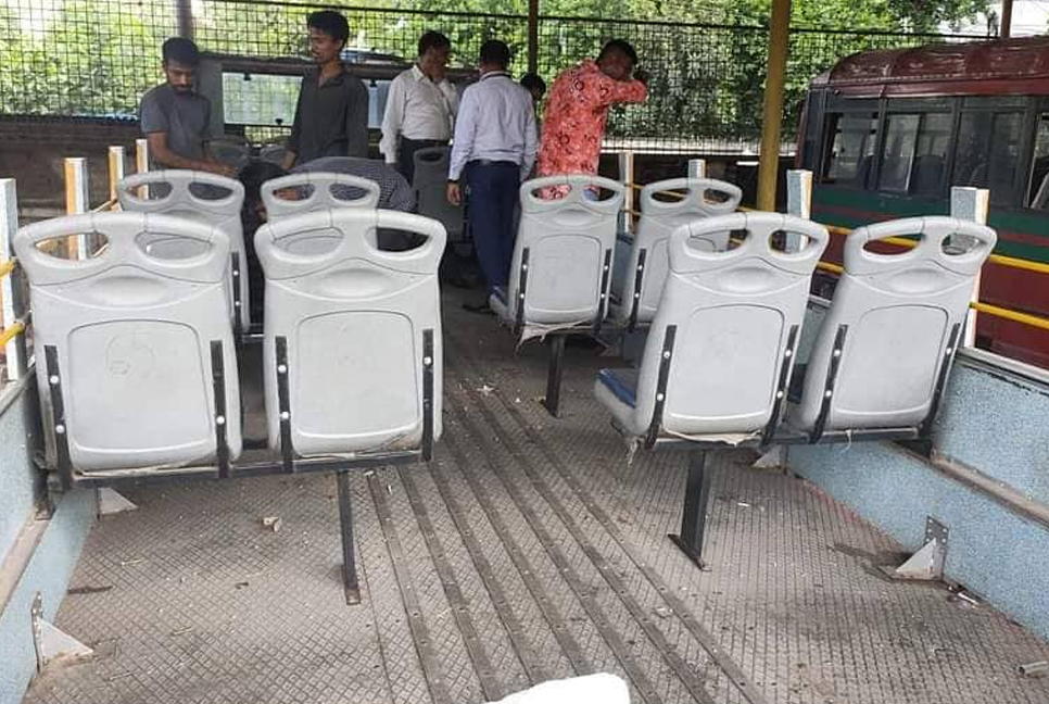 চ্যাম্পিয়ন কন্যাদের বরণে প্রস্তুত হচ্ছে ‘ছাদখোলা’ বাস