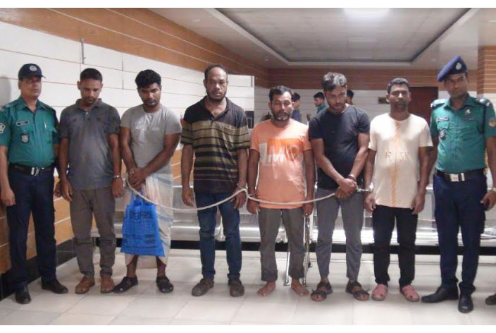 গাজীপুরে দুই ভাইসহ ৯ ডাকাত গ্রেফতার