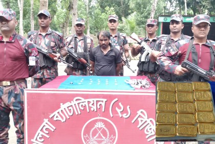 শার্শা সীমান্ত থেকে ১৫ পিস স্বর্ণবারসহ পাচারকারী আটক
