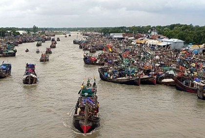  লঘুচাপের প্রভাবে সাগর উত্তাল, মাছ ধরা বন্ধ