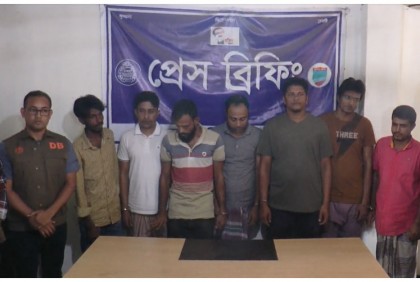 যশোরে বিপুল 
পরিমাণ সারসহ ৯ জন আটক
