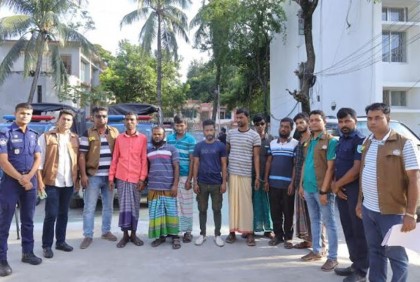 অস্ত্রসহ ডাকাত দলের ৮ সদস্য গ্রেফতার