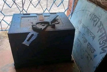 বরগুনায় শাহী মসজিদের দানবাক্স ভেঙে টাকা চুরি