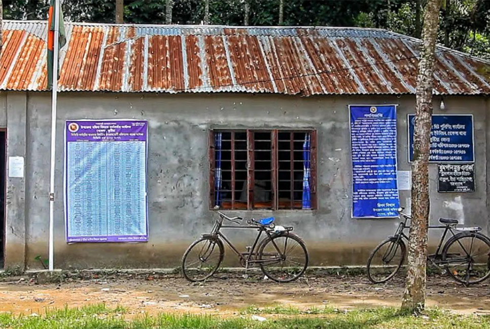 কুষ্টিয়ায় স্কুলের শ্রেণিকক্ষ ভাড়া নিয়ে চলছে ইউনিয়ন পরিষদের কার্যক্রম