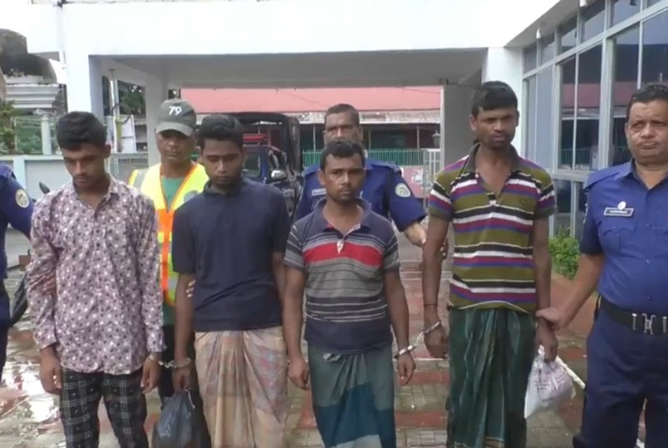 অটোরিকশা চোর চক্রের ৪ সদস্য আটক
