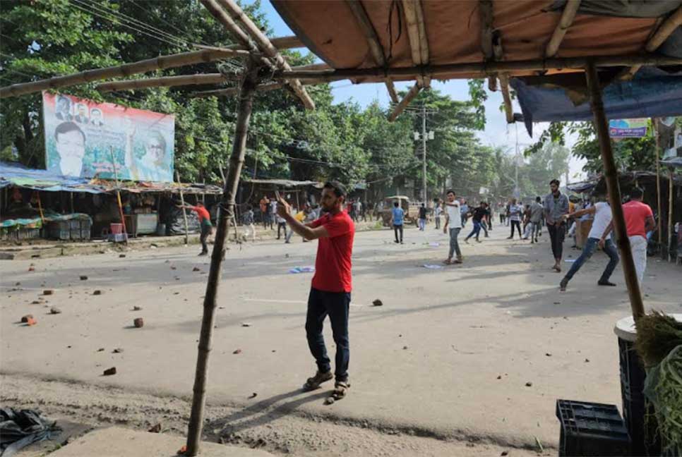 মুন্সিগঞ্জে পুলিশ-বিএনপি সংঘর্ষ : সঙ্কটাপন্ন দুজনকে ঢামেকে ভর্তি

