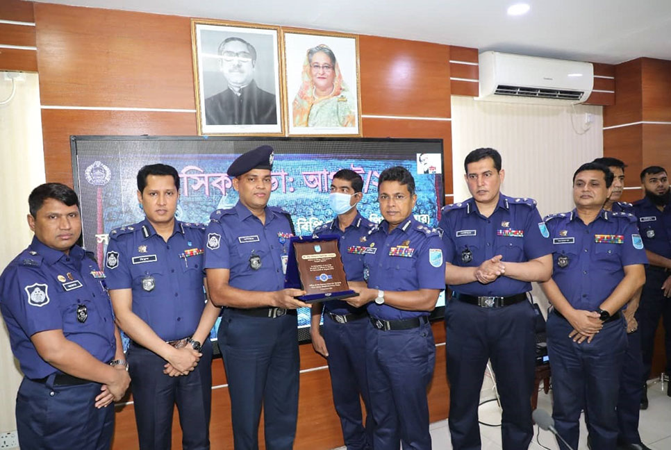 ঢাকা রেঞ্জে শ্রেষ্ঠ ওসি নির্বাচিত হলেন মশিউর রহমান