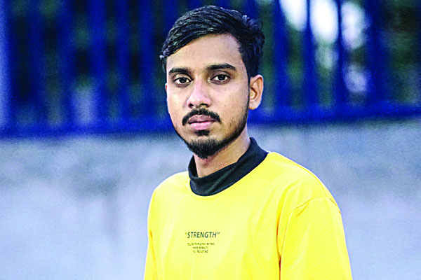 কষ্টে বাঁচি কষ্টে মরি