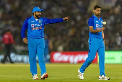 এমন হারে ‘ক্ষুব্ধ’ রোহিত