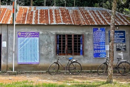 কুষ্টিয়ায় স্কুলের শ্রেণিকক্ষ ভাড়া নিয়ে চলছে ইউনিয়ন পরিষদের কার্যক্রম