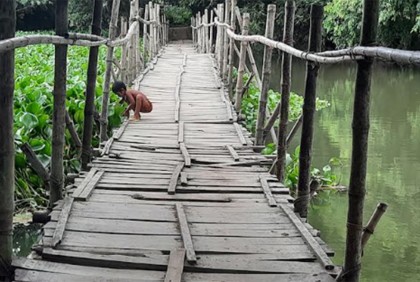 সেতু নেই খিড়াই নদীতে, ভোগান্তি চরমে