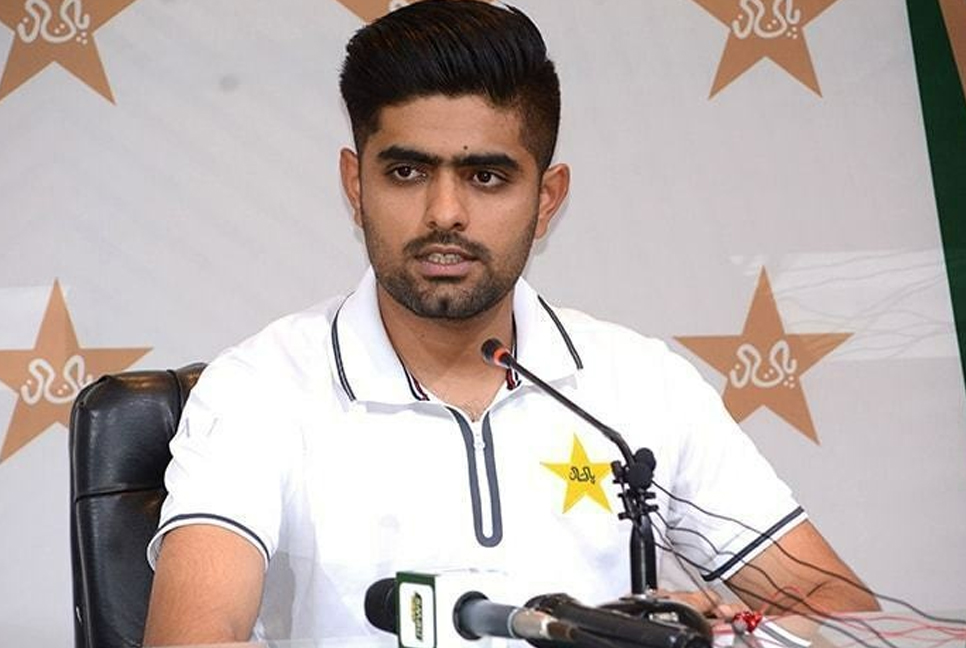 ব্যাটারদের এগিয়ে আসতে বললেন বাবর