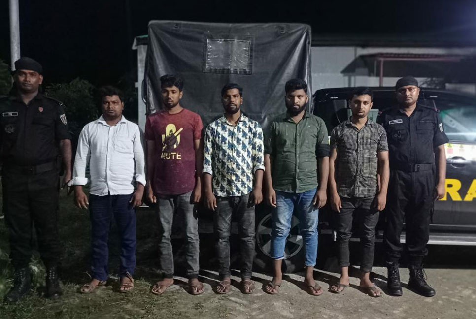 কোটি টাকা আত্মসাতের অভিযোগ, ভুয়া এনজিও মালিকসহ ৫ প্রতারককে আটক