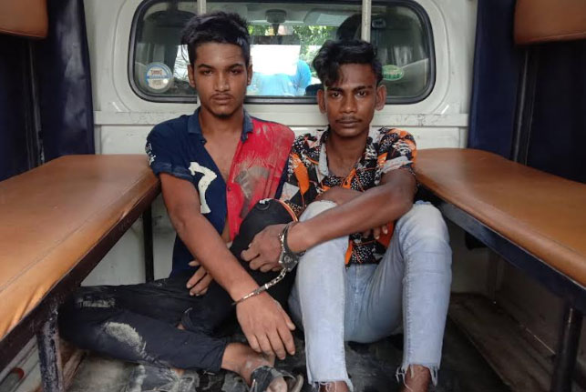 
স্কুলছাত্রীকে অপহরণের চেষ্টা; দুই কিশোরকে পুলিশে সোপর্দ