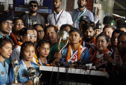 সাফজয়ী ফুটবলার কৃষ্ণা ও শামসুন্নাহারের লাগেজের তালা ভাঙা, টাকা ও কাপড় চুরি
