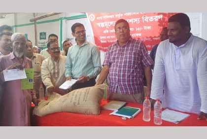 তেঁতুলিয়ায় ১৫ টাকা দরে চাল বিতরণ শুরু
