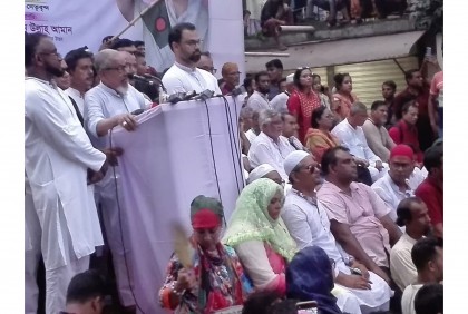 জনগণের প্রতিপক্ষ
হয়ে ঘৃণিত হবেন না: নজরুল