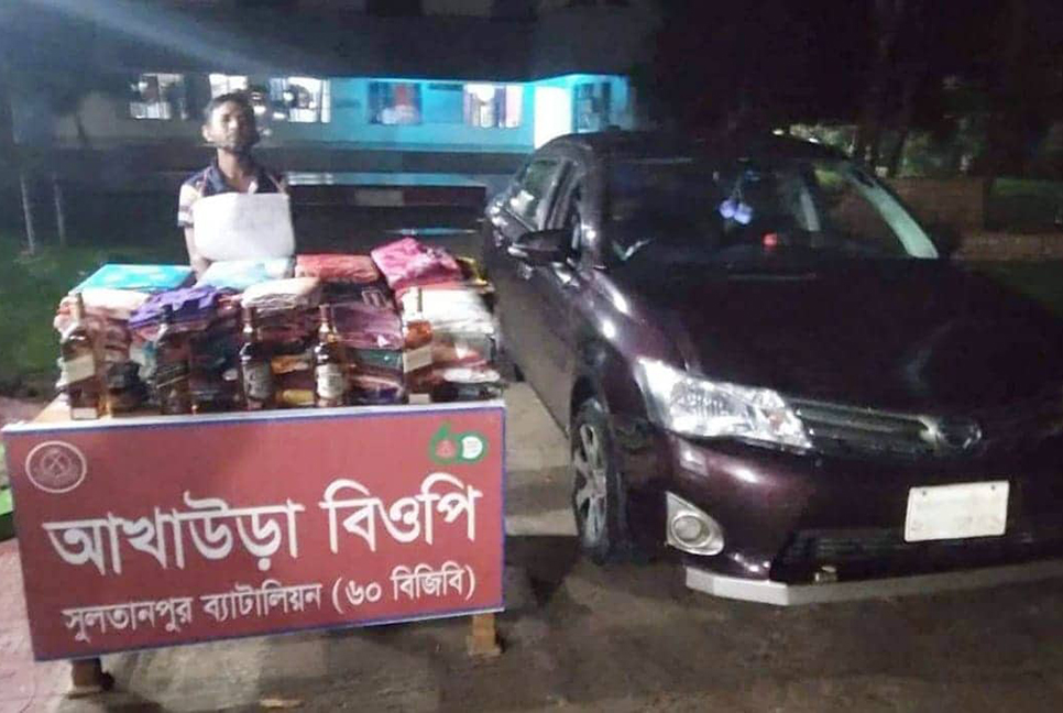 আখাউড়ায় মদসহ প্রাইভেট কার জব্দ