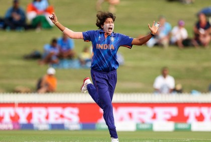 যাচ্ছেন ঝুলন, সাথে নিয়ে যাচ্ছেন একটা আক্ষেপ