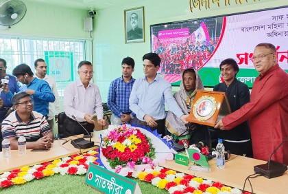 সাফ জয়ী নারী ফুটবল দলের অধিনায়ক সাবিনাকে সংবর্ধনা