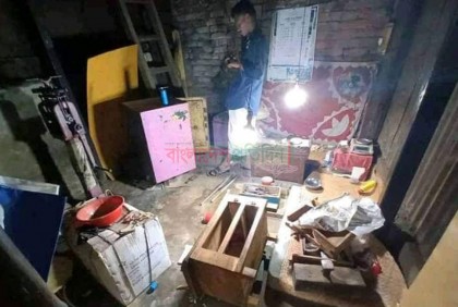 পাহারাদারদের বেঁধে স্বর্ণ লুট, পুলিশকে লক্ষ্য করে ককটেল নিক্ষেপ 