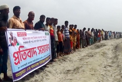 নাগেশ্বরীতে নদ থেকে বালু উত্তোলনের প্রতিবাদ