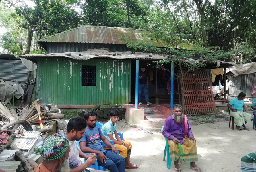 ছেলে মেয়েদের উপর রাগ করে বাড়ি ছেড়েছেন বলে আশ্রয় চান রহিমা