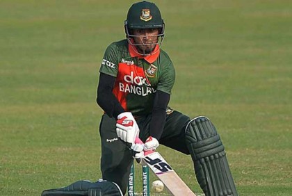 আমিরাতের বিপক্ষে আফিফের অর্ধশতক

