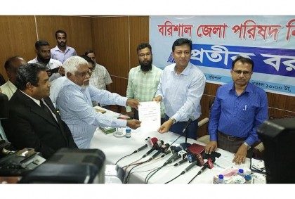 
বরিশালে জেলা পরিষদ নির্বাচনে প্রার্থীদের মধ্যে প্রতীক বরাদ্দ 