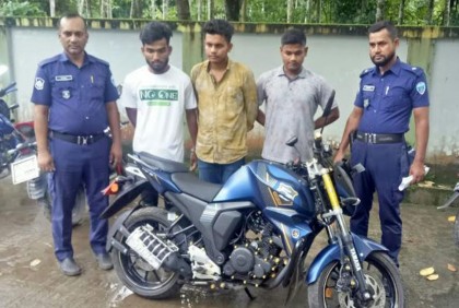 পুলিশি অভিযানে চোরাই মোটর সাইকেল উদ্ধার, আটক ৩