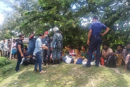 বঙ্গোপসাগর থেকে ৬ রোহিঙ্গাসহ ১৫ জেলে আটক 