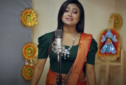 দুর্গাপূজায় রায় শ্রীপর্ণার নতুন গান ‘কন্যা আইল’